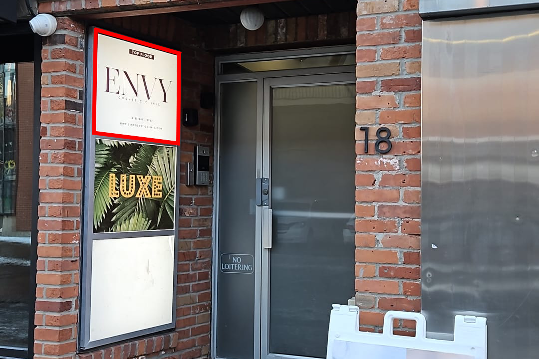 251210 Front Entrance - Pylon Sign Highlight Unit 300