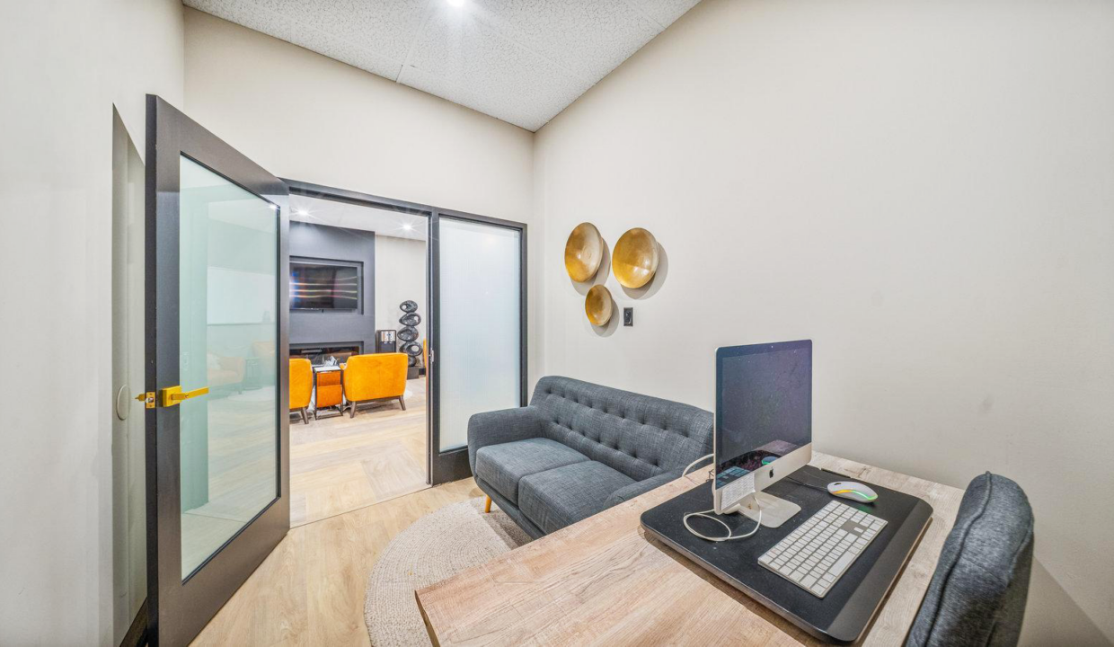 251223 Retail Unit 115 - Office 1