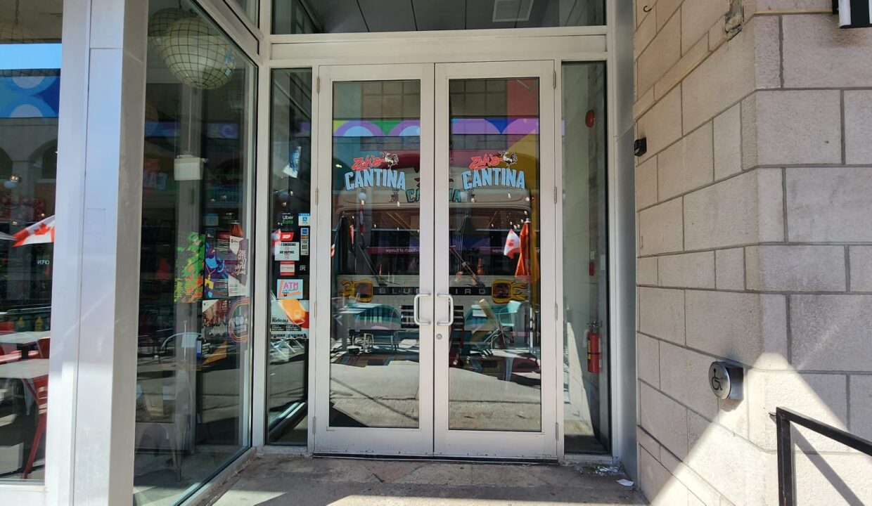 260729 - Exterior Retail Unit (9)